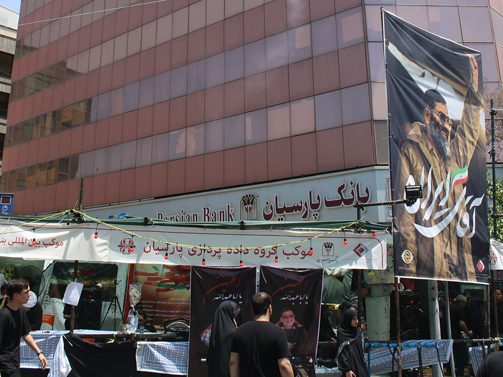 همراه مردم در روزهای وداع؛ خدمت‌رسانی شرکت کاسپین به عزاداران رهبر شهید